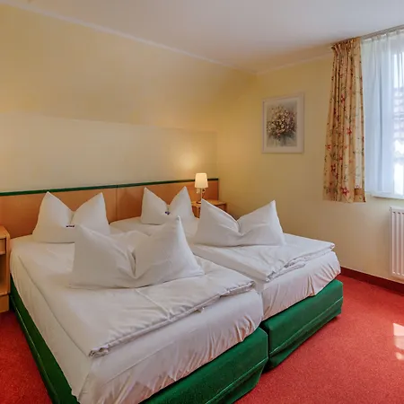 Hotel Garni Nussbaumhof-3